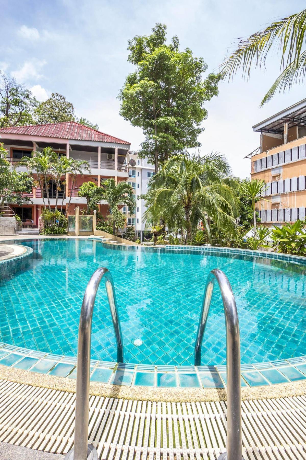 Baan Lukkan Patong Resort Phuket Exterior foto